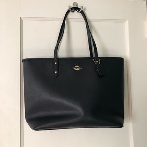 NWT Coach Large City Zip Tote in Navy